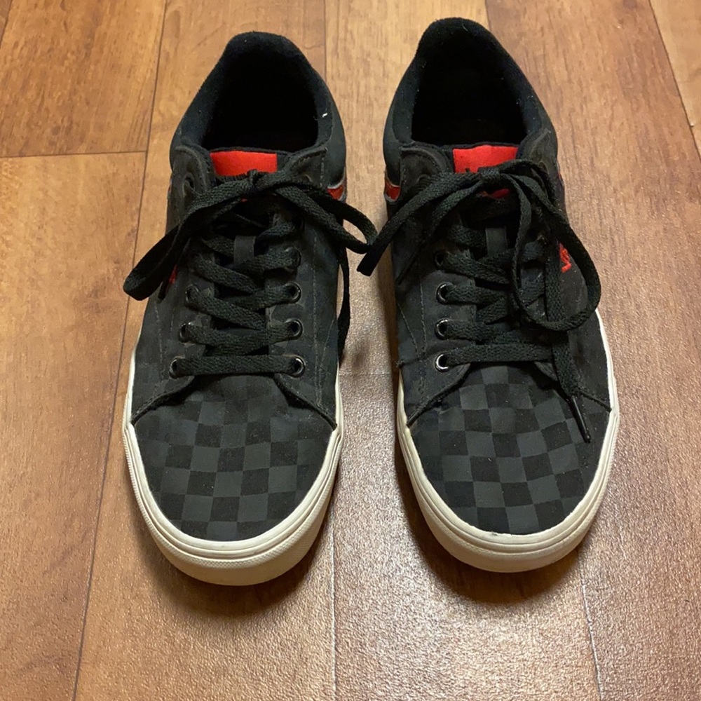 Men’s Vans Shoes - Picture 2 of 6